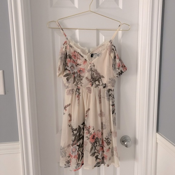 Lulu’s Off the shoulder Verona Floral Dress - XS - Picture 1 of 4